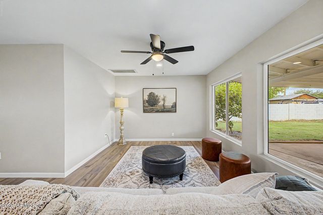 1813 W EARLL Drive, Phoenix, AZ 85015