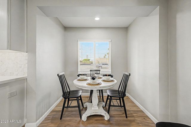 1813 W EARLL Drive, Phoenix, AZ 85015
