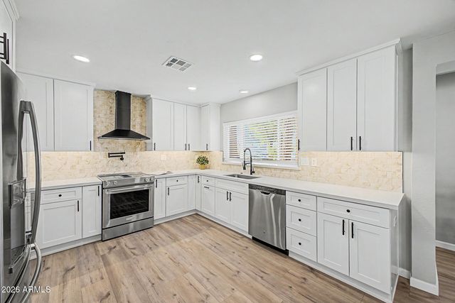 1813 W EARLL Drive, Phoenix, AZ 85015