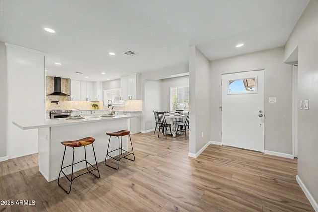 1813 W EARLL Drive, Phoenix, AZ 85015