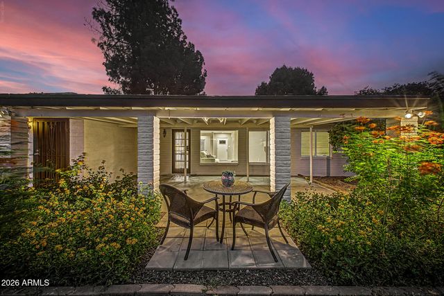 1813 W EARLL Drive, Phoenix, AZ 85015