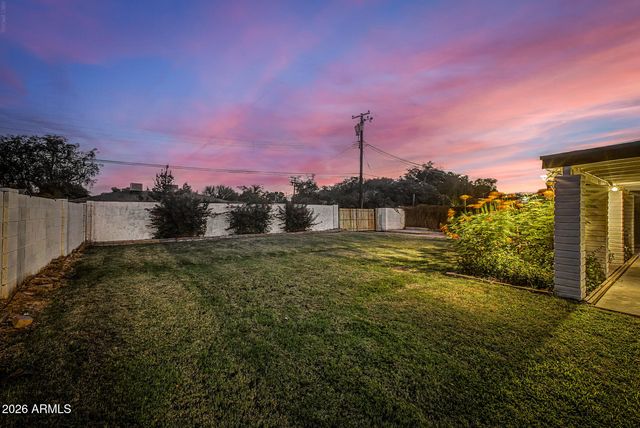 1813 W EARLL Drive, Phoenix, AZ 85015