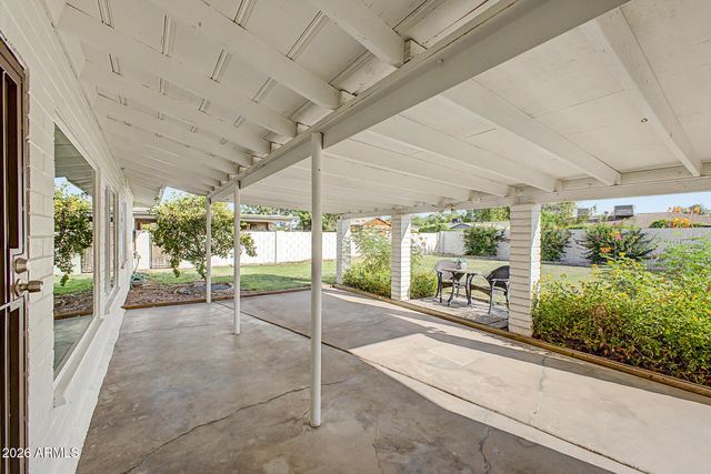 1813 W EARLL Drive, Phoenix, AZ 85015