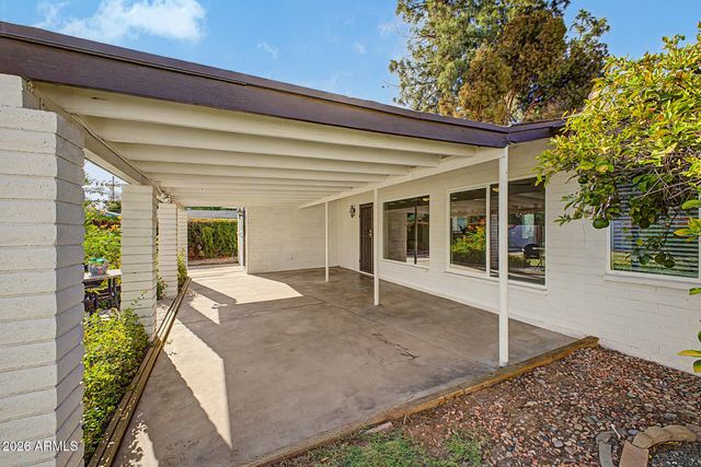 1813 W EARLL Drive, Phoenix, AZ 85015