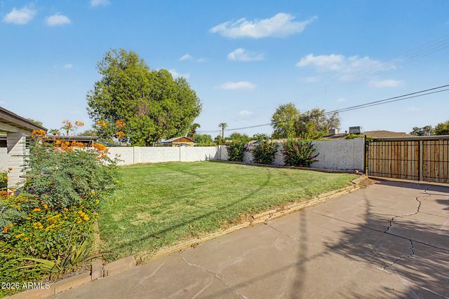1813 W EARLL Drive, Phoenix, AZ 85015