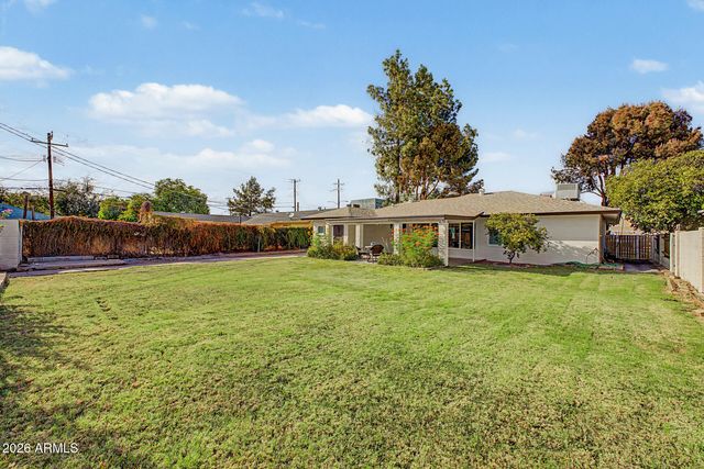 1813 W EARLL Drive, Phoenix, AZ 85015