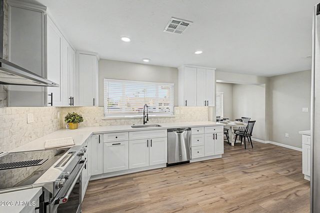 1813 W EARLL Drive, Phoenix, AZ 85015