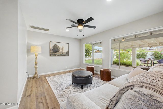 1813 W EARLL Drive, Phoenix, AZ 85015