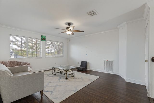702 Garnet Drive, Mesquite, TX 75149
