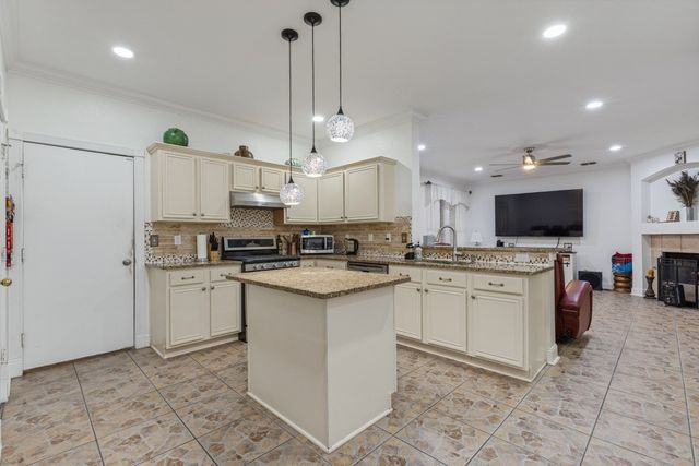 702 Garnet Drive, Mesquite, TX 75149