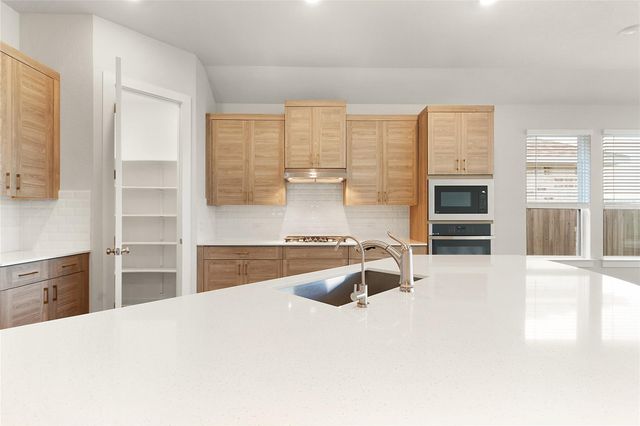 233 West Faulkner ST, Liberty Hill, TX 78642