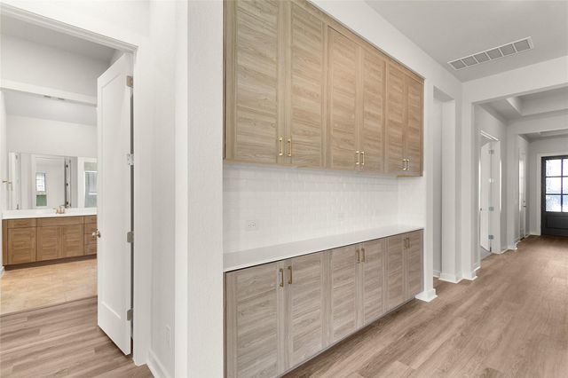 233 West Faulkner ST, Liberty Hill, TX 78642