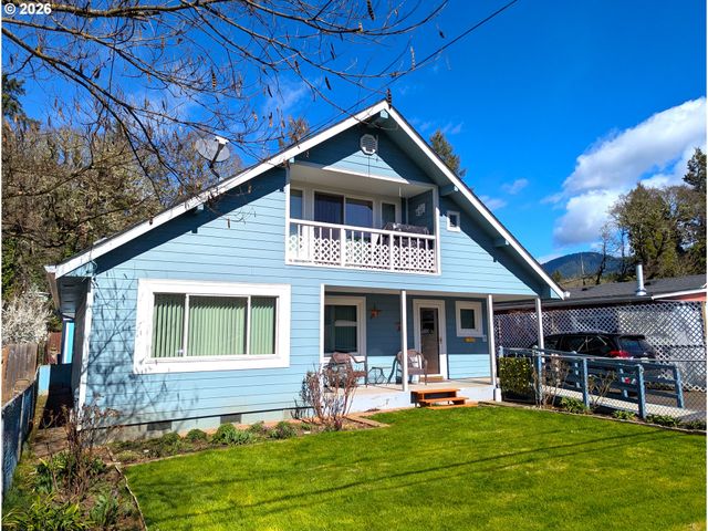 48379 7TH St, Oakridge, OR 97463