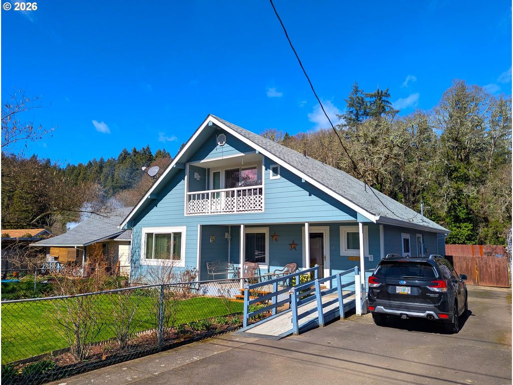 48379 7TH St, Oakridge, OR 97463