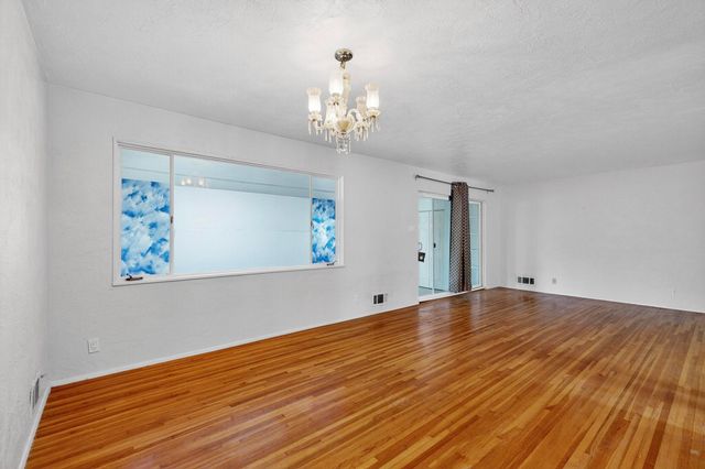 421 LA VETA Drive, Albuquerque, NM 87108