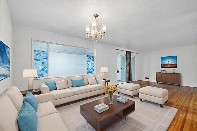 421 LA VETA Drive, Albuquerque, NM 87108