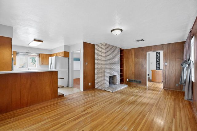 421 LA VETA Drive, Albuquerque, NM 87108