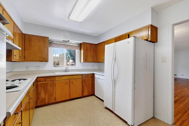 421 LA VETA Drive, Albuquerque, NM 87108