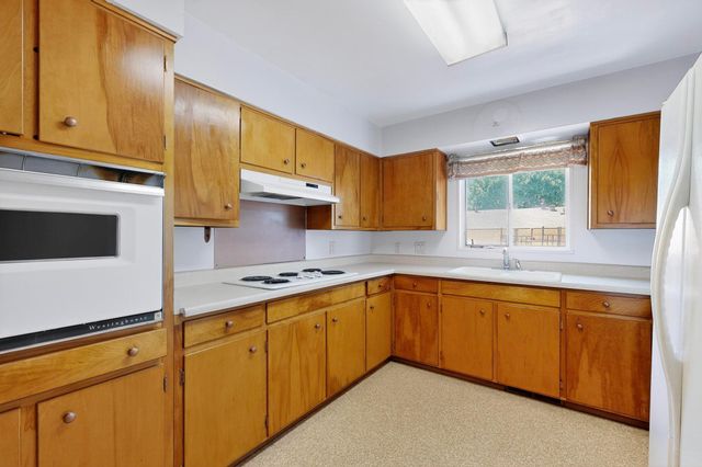 421 LA VETA Drive, Albuquerque, NM 87108