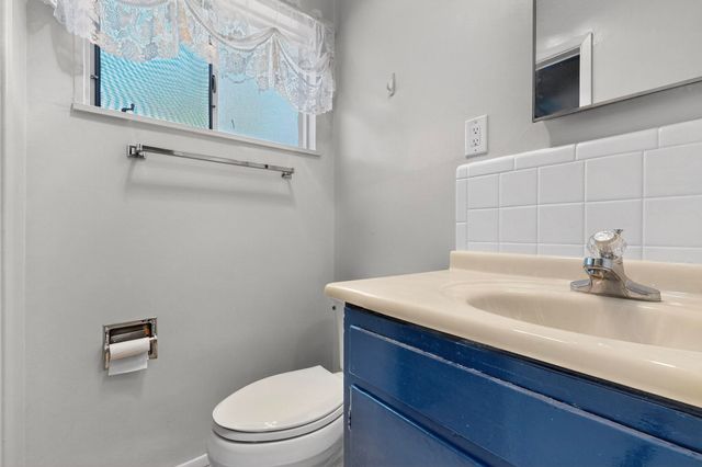 421 LA VETA Drive, Albuquerque, NM 87108