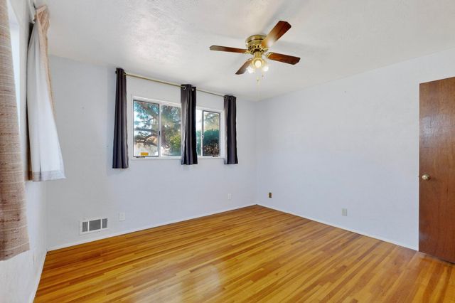 421 LA VETA Drive, Albuquerque, NM 87108