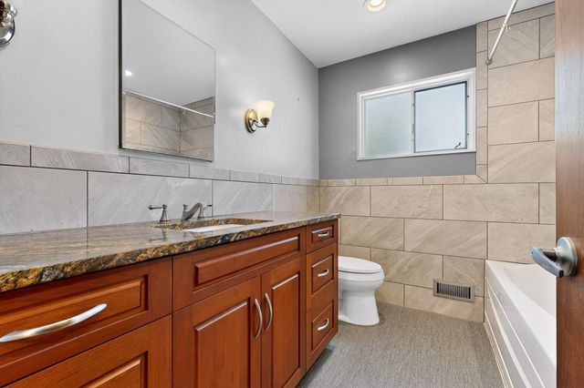 421 LA VETA Drive, Albuquerque, NM 87108