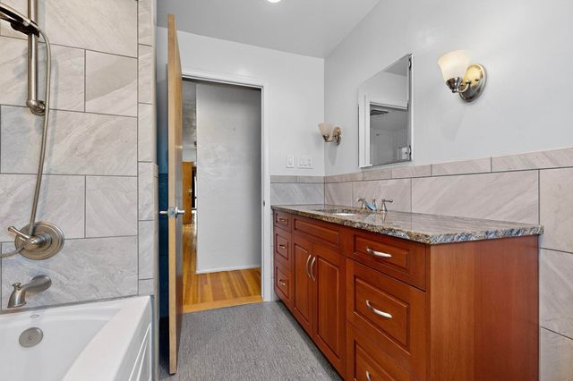 421 LA VETA Drive, Albuquerque, NM 87108