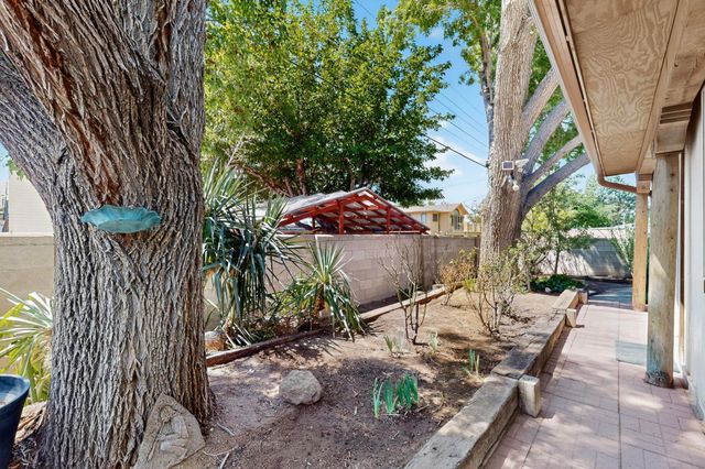 421 LA VETA Drive, Albuquerque, NM 87108