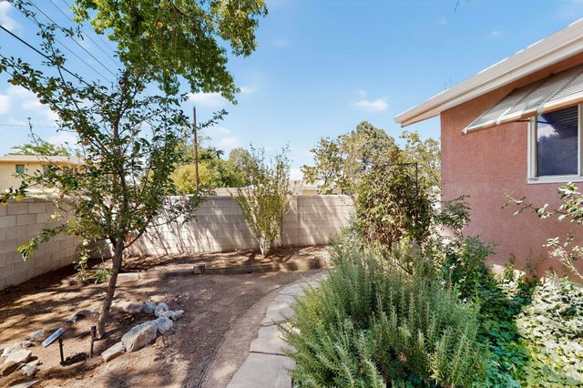 421 LA VETA Drive, Albuquerque, NM 87108