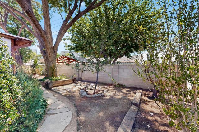 421 LA VETA Drive, Albuquerque, NM 87108