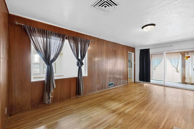 421 LA VETA Drive, Albuquerque, NM 87108