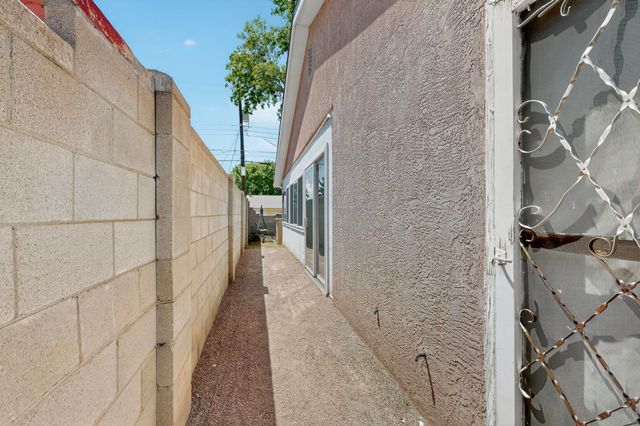 421 LA VETA Drive, Albuquerque, NM 87108