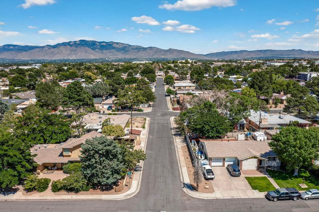 421 LA VETA Drive, Albuquerque, NM 87108