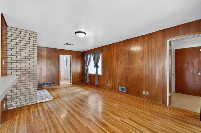 421 LA VETA Drive, Albuquerque, NM 87108