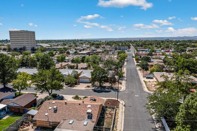 421 LA VETA Drive, Albuquerque, NM 87108