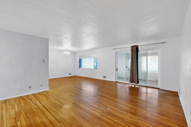 421 LA VETA Drive, Albuquerque, NM 87108