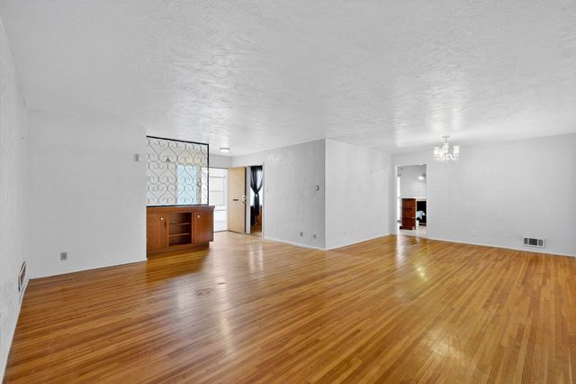 421 LA VETA Drive, Albuquerque, NM 87108