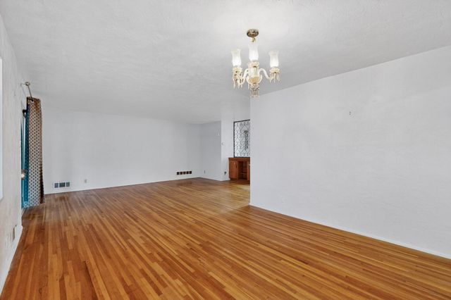 421 LA VETA Drive, Albuquerque, NM 87108