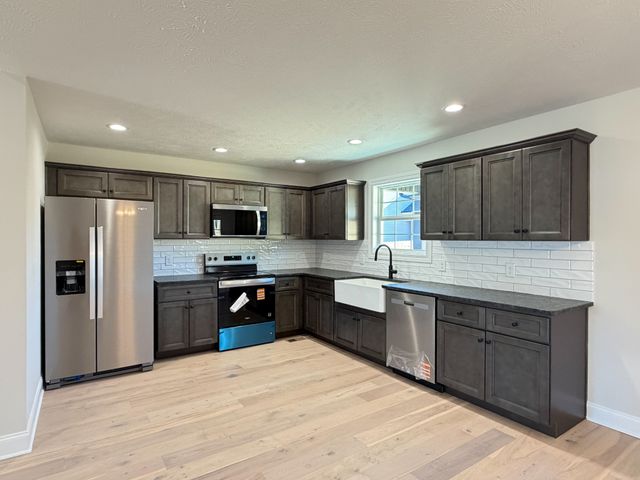 607 Shadow Dr, Shelbyville, TN 37160