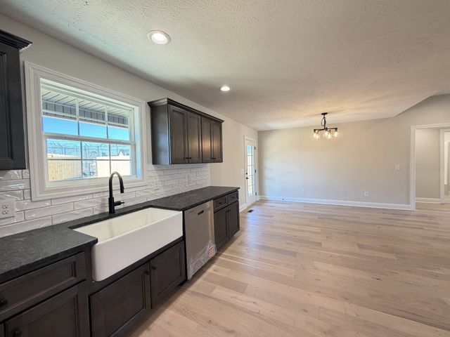 607 Shadow Dr, Shelbyville, TN 37160