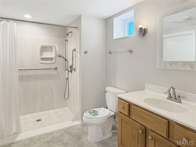 2005 Jessica Hills Court, Washington, MO 63090