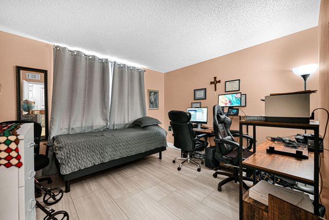 363 N Rock Island Road 205, Margate, FL 33063