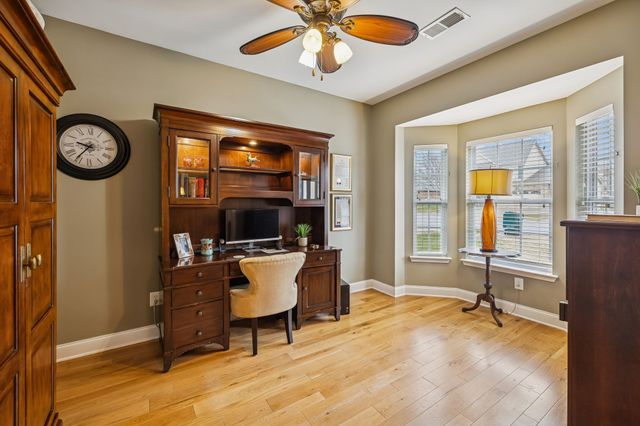 312 Meandering Dr, Lebanon, TN 37090