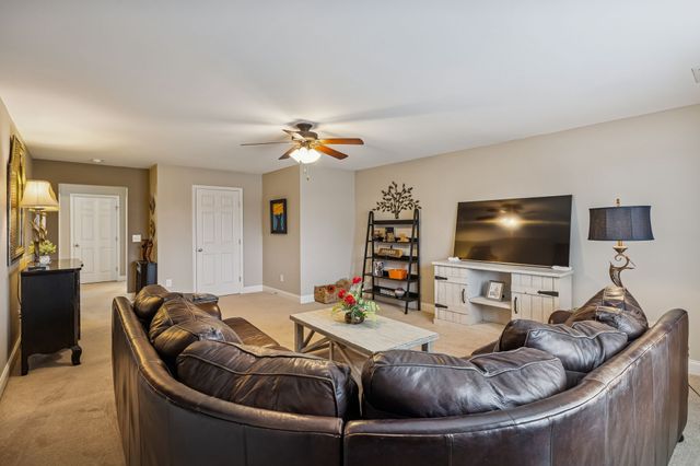 312 Meandering Dr, Lebanon, TN 37090