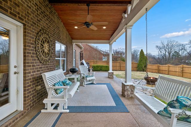 312 Meandering Dr, Lebanon, TN 37090