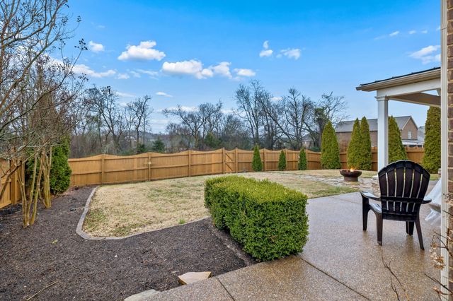 312 Meandering Dr, Lebanon, TN 37090