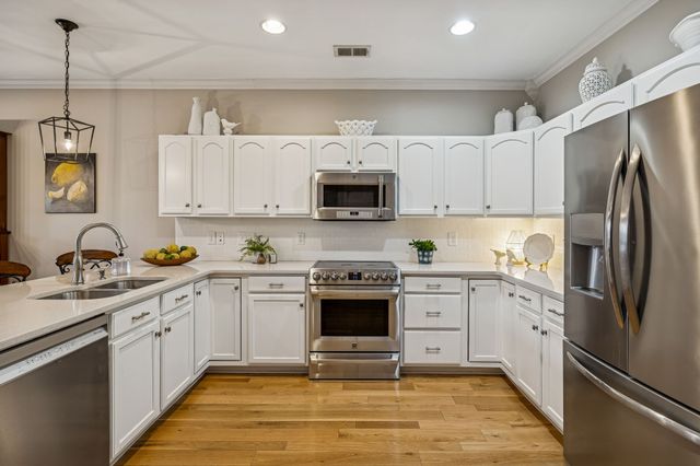 312 Meandering Dr, Lebanon, TN 37090