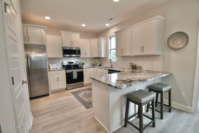 1059 Lexington Avenue NE, Leland, NC 28451
