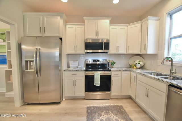 1059 Lexington Avenue NE, Leland, NC 28451
