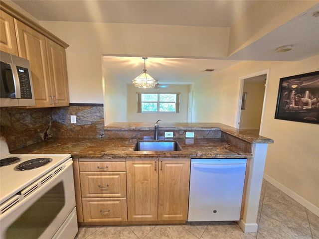 3531 NW 50th Ave 609, Lauderdale Lakes, FL 33319